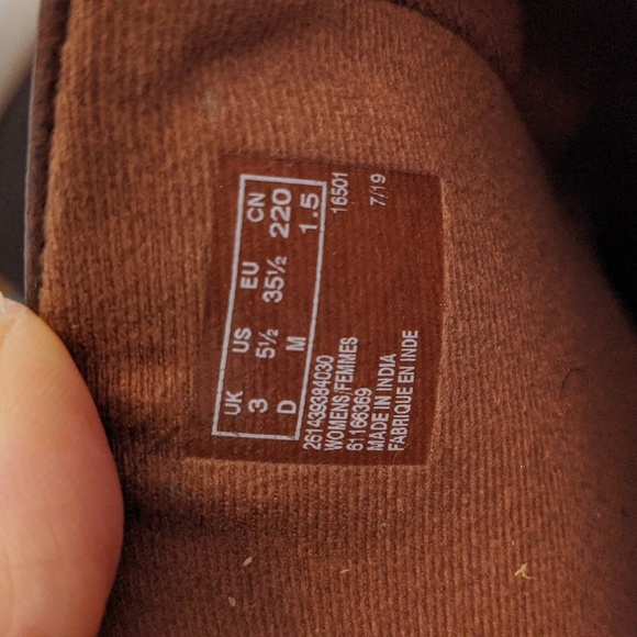 Boho Relove: Clark's Chocolate Boots - Picture 4 of 5